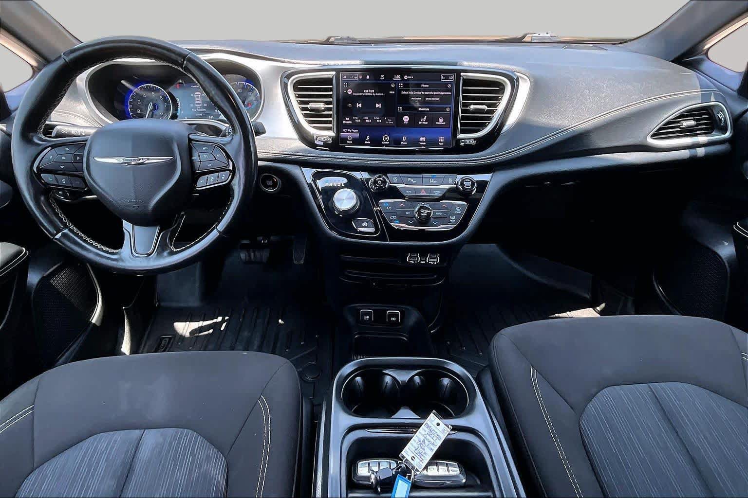 Used 2021 Chrysler Pacifica Touring w/ S Appearance Package FWD image 15