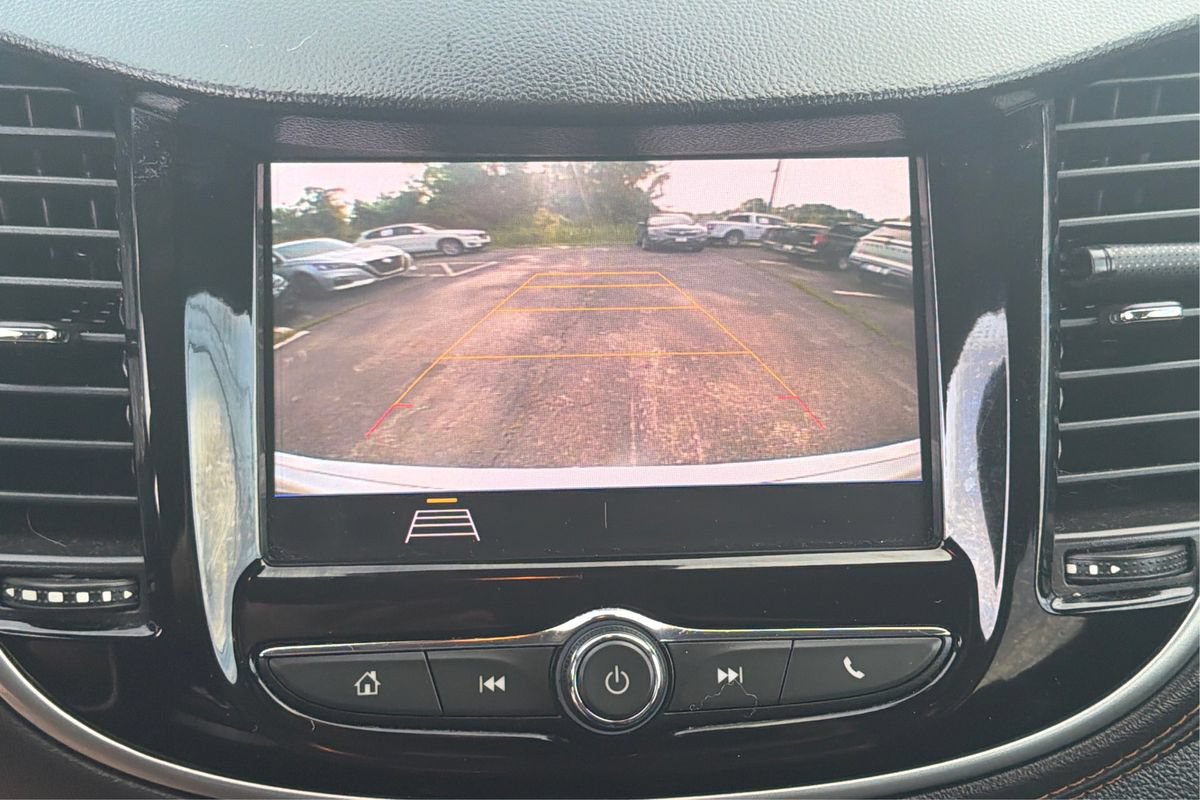Used 2020 Chevrolet Trax LT w/ LT Convenience Package FWD image 28