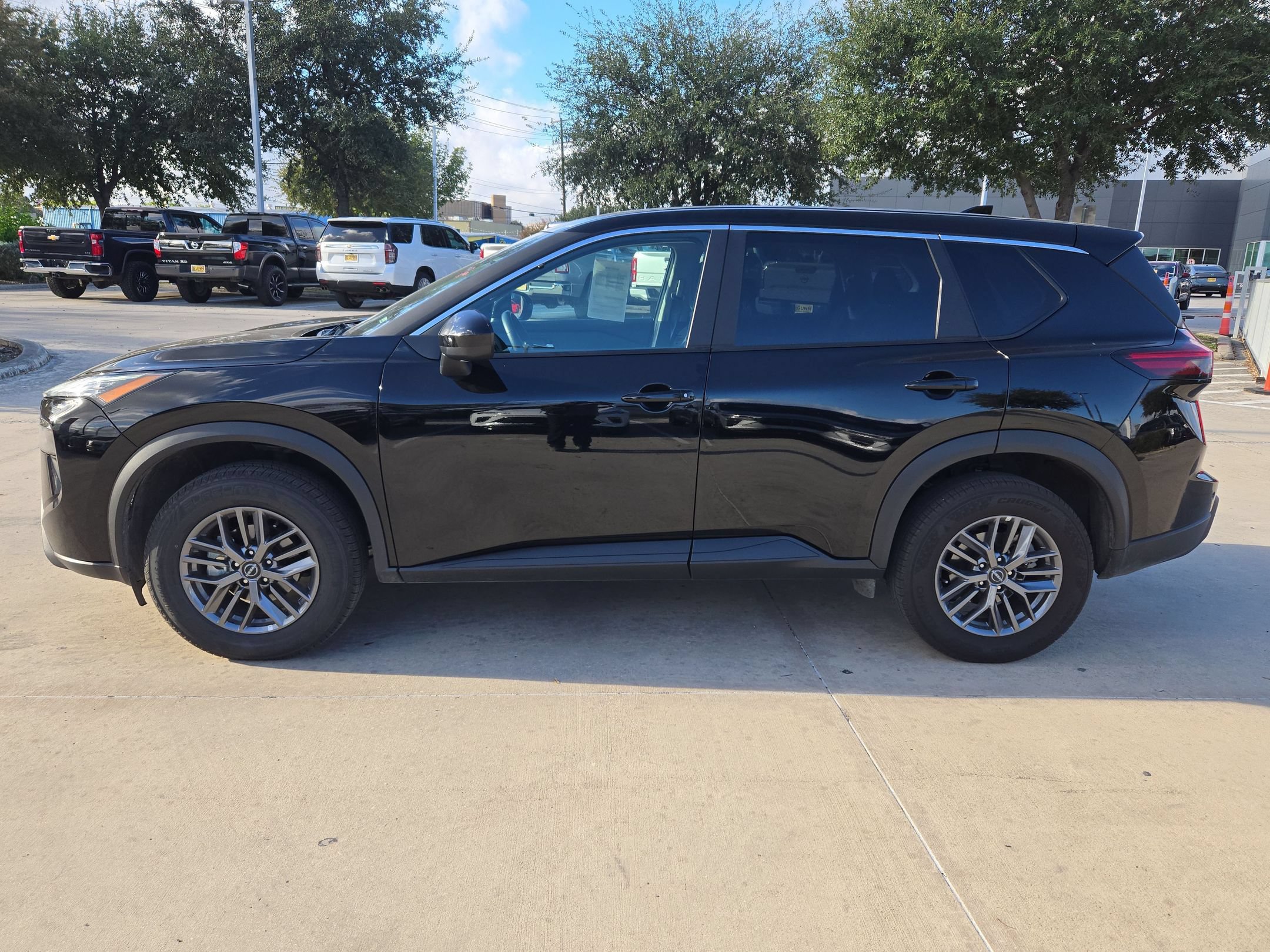 Certified 2026 Nissan Rogue SV AWD/4WD image 6