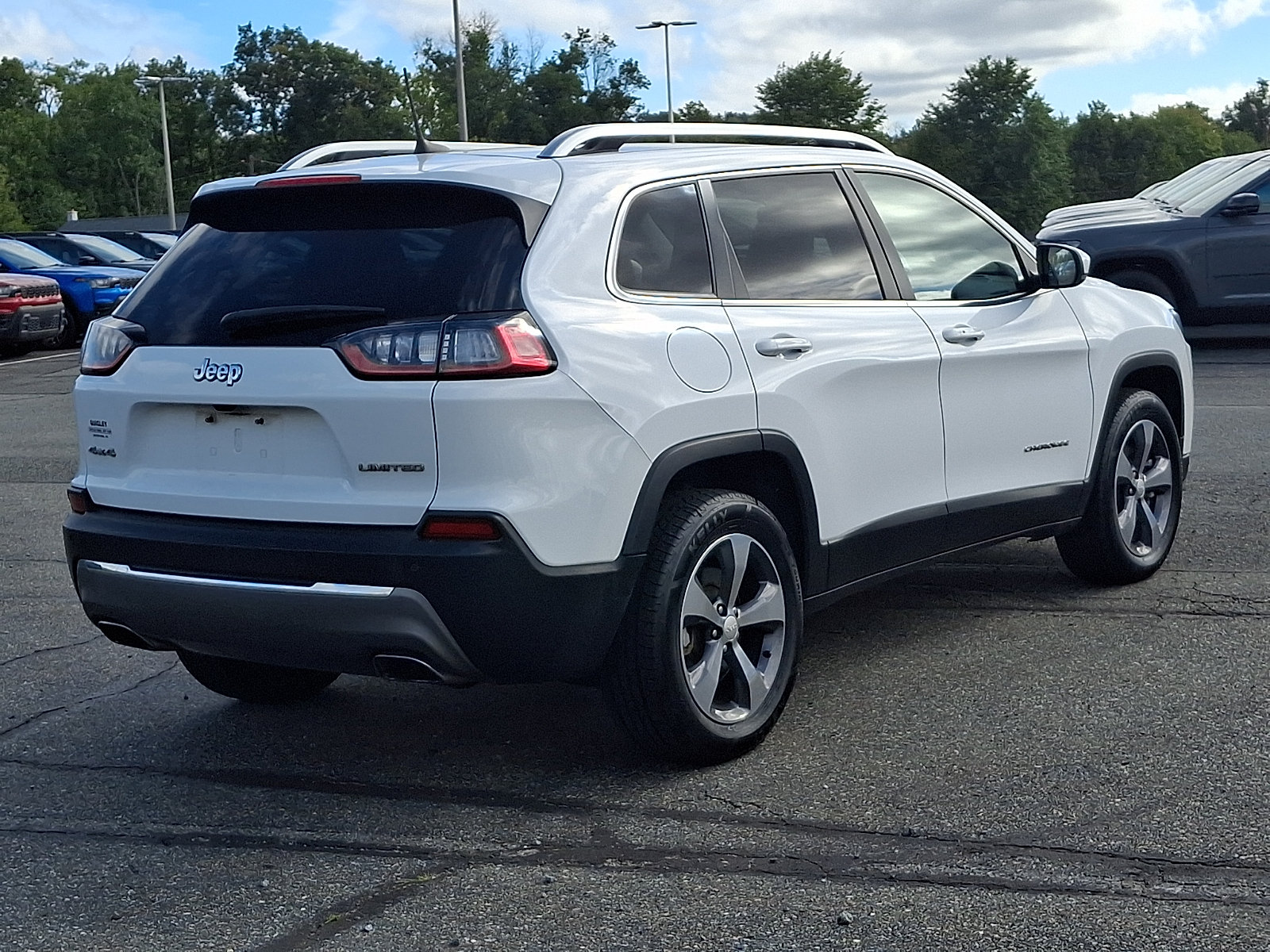 Used 2019 Jeep Cherokee Limited AWD/4WD image 6