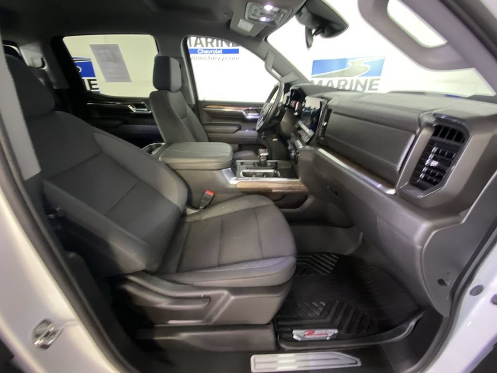 Used 2025 Chevrolet Silverado 1500 LT Trail Boss w/ Convenience Package II AWD/4WD image 34