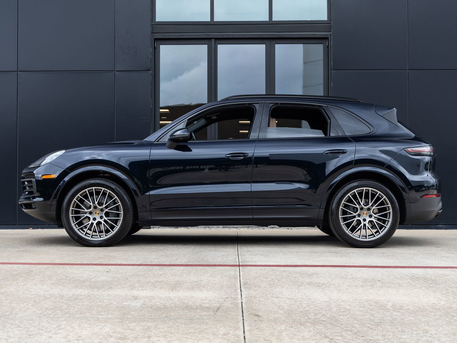 Certified 2023 Porsche Cayenne S Platinum image 2