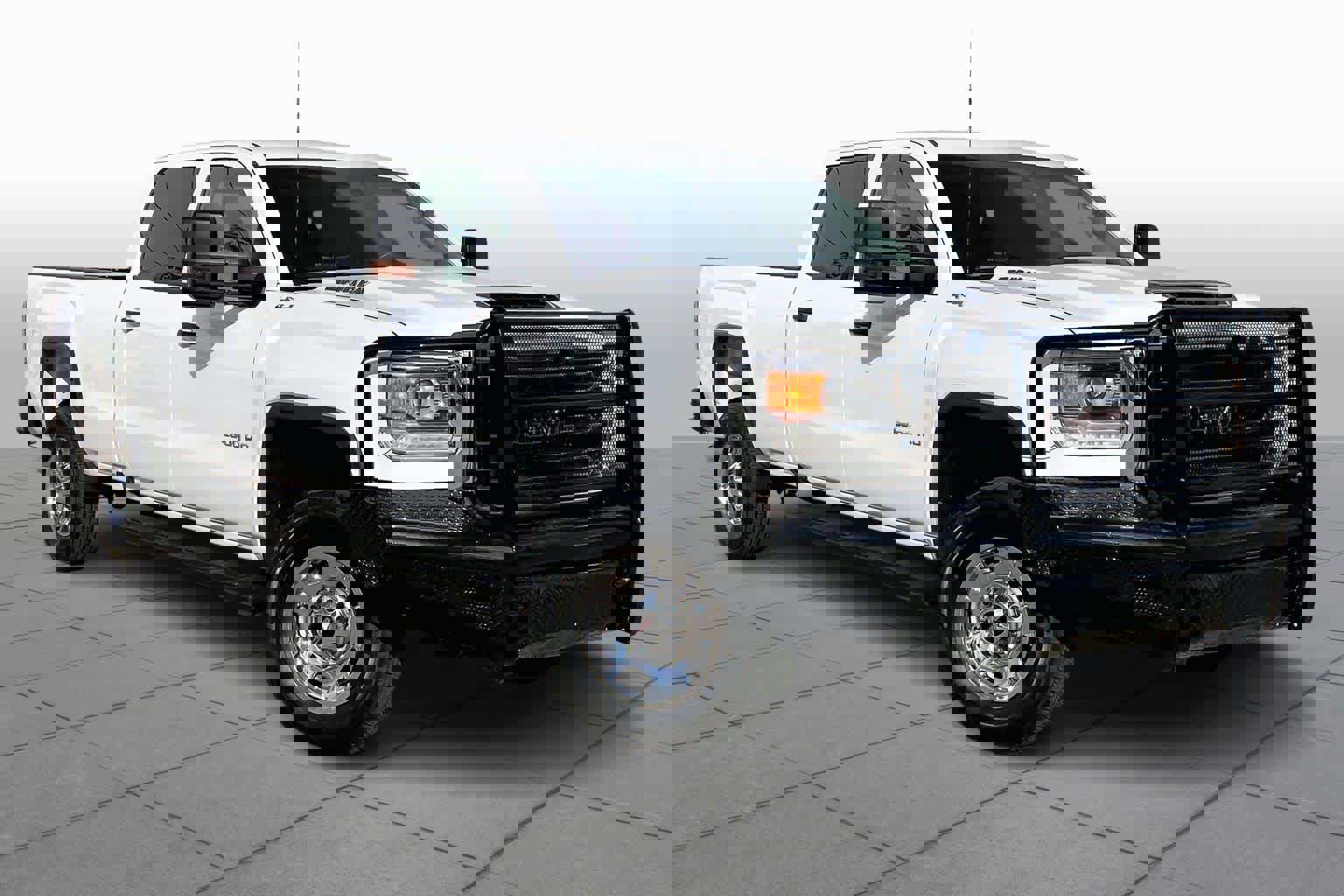 Used 2018 GMC Sierra 2500 4x4 Crew Cab w/ Sierra Convenience Package image 2