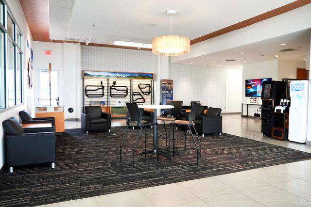 Certified 2021 Jeep Gladiator Willys image 37