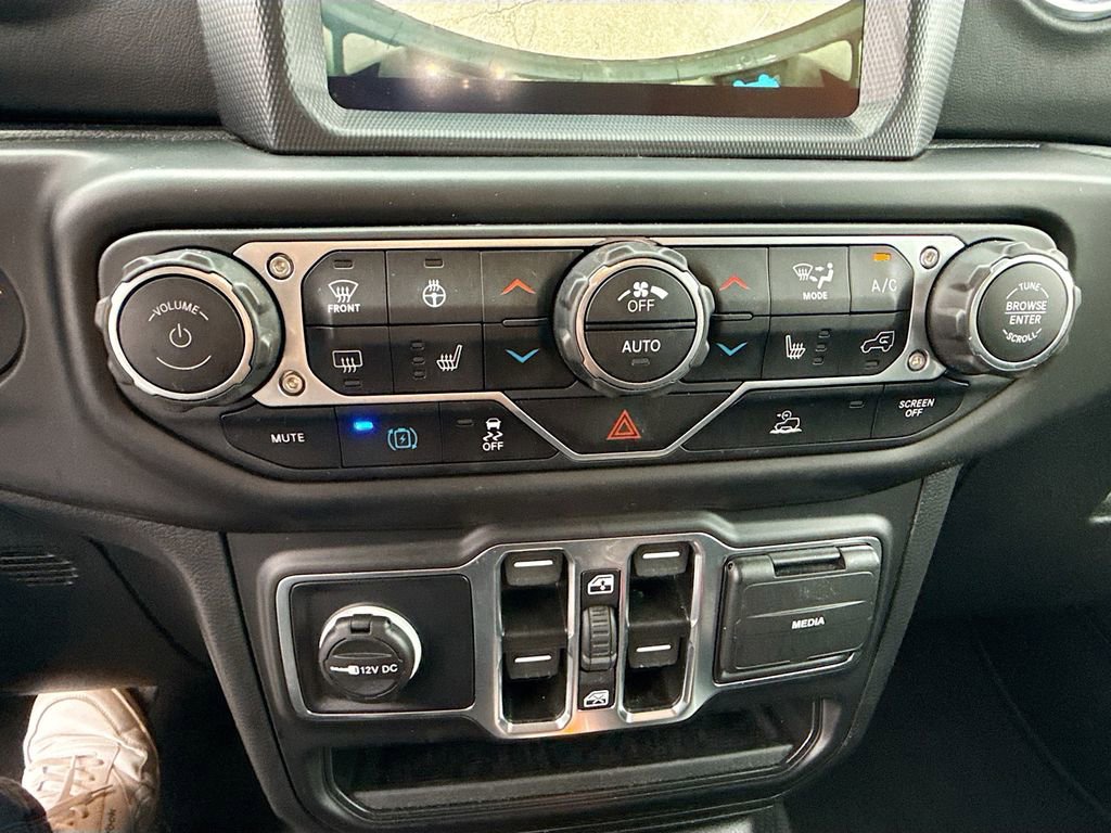 Used 2023 Jeep Wrangler Unlimited Sahara w/ Cold Weather Group image 17