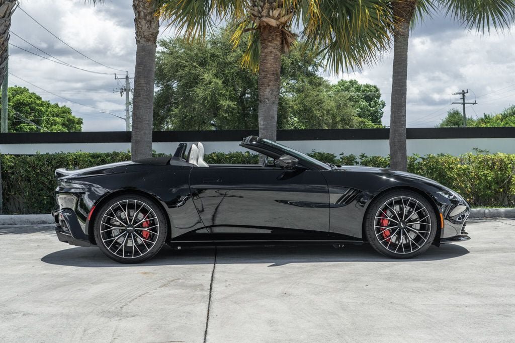 Used 2022 Aston Martin V8 Vantage Roadster RWD image 9