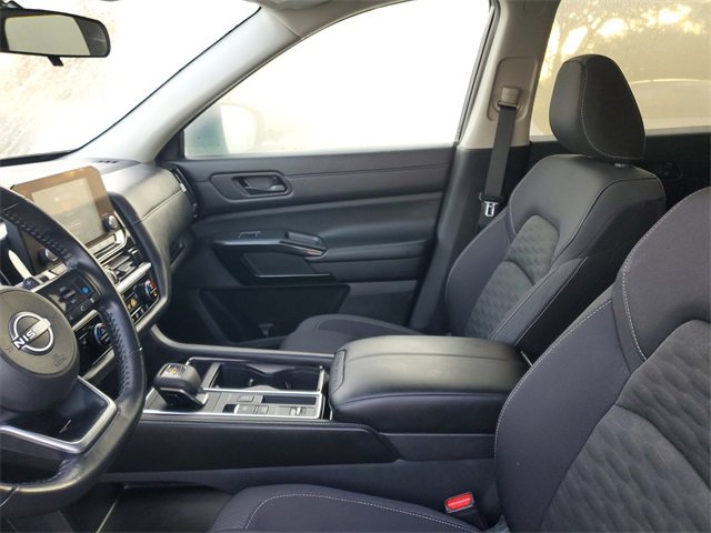 Used 2024 Nissan Pathfinder SV image 14