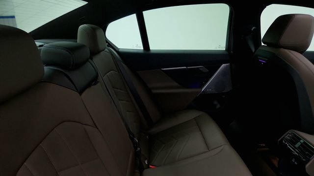 Used 2026 BMW 530i RWD image 34