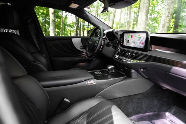 Used 2023 Lexus LS 500h AWD w/ Luxury Package image 23