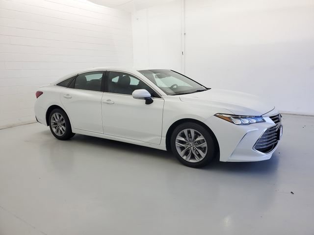 Used 2022 Toyota Avalon XLE FWD image 4