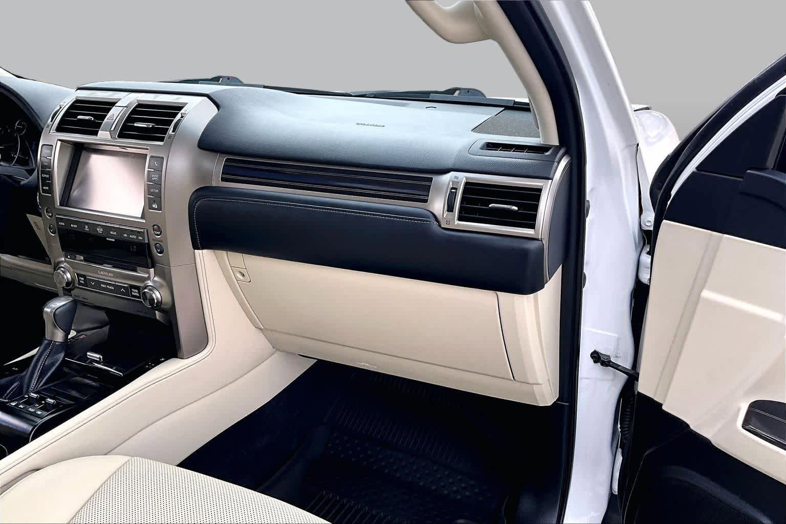Used 2020 Lexus GX 460 Premium w/ Premium Package AWD/4WD image 19