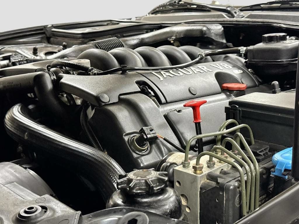Used 2000 Jaguar XK8 Convertible RWD image 27