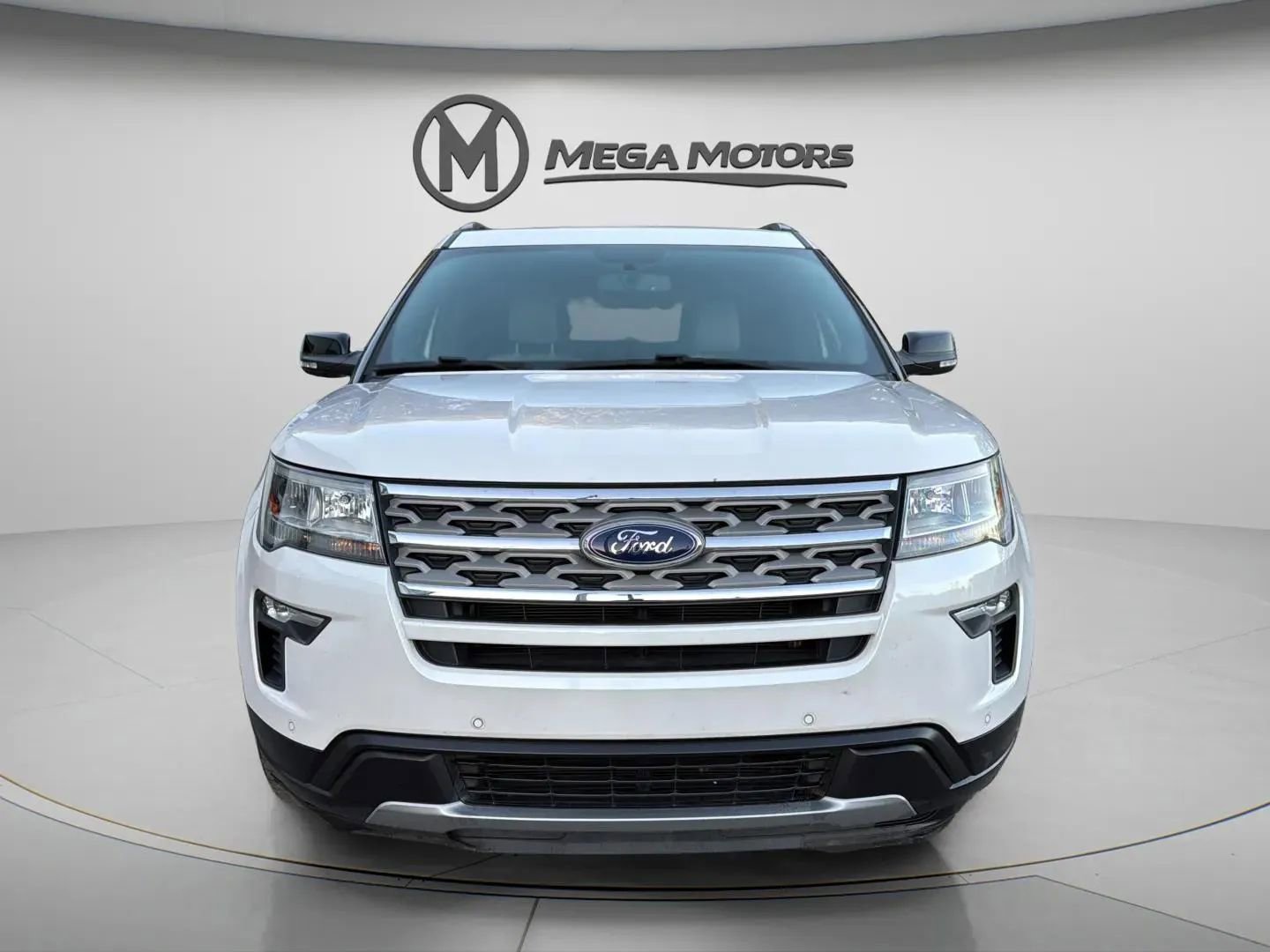 Used 2018 Ford Explorer XLT w/ Equipment Group 202A image 8