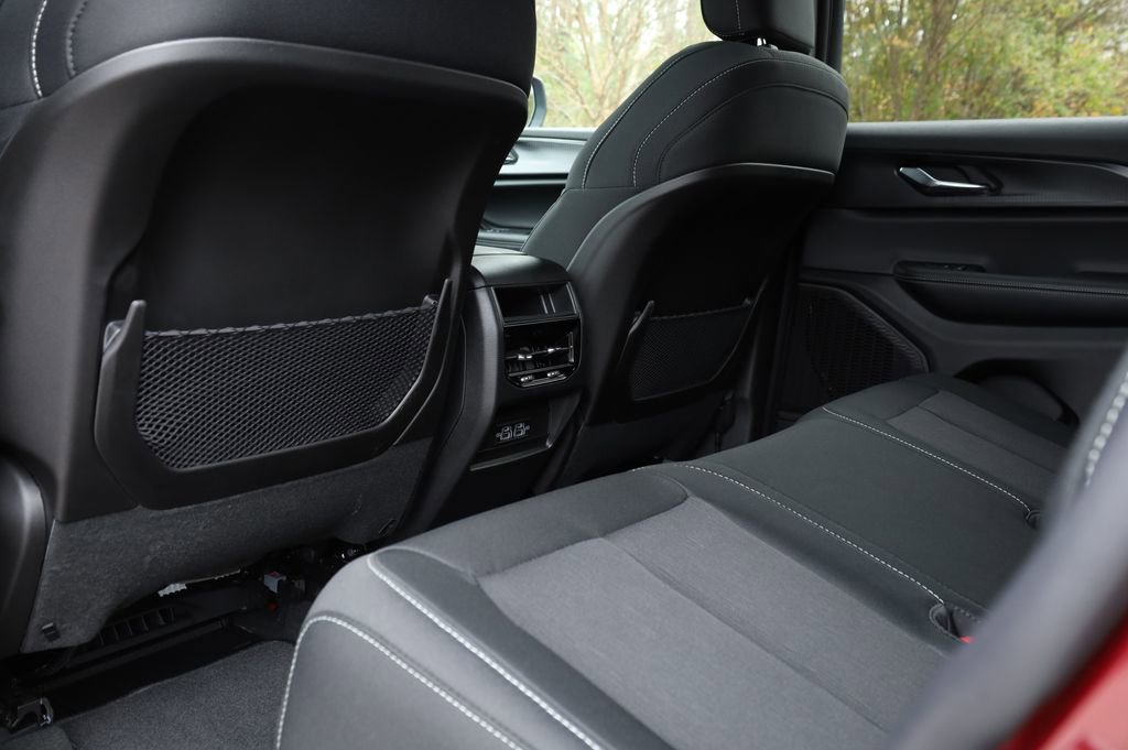 Used 2025 Jeep Grand Cherokee Laredo X w/ Trailer Tow Package image 26