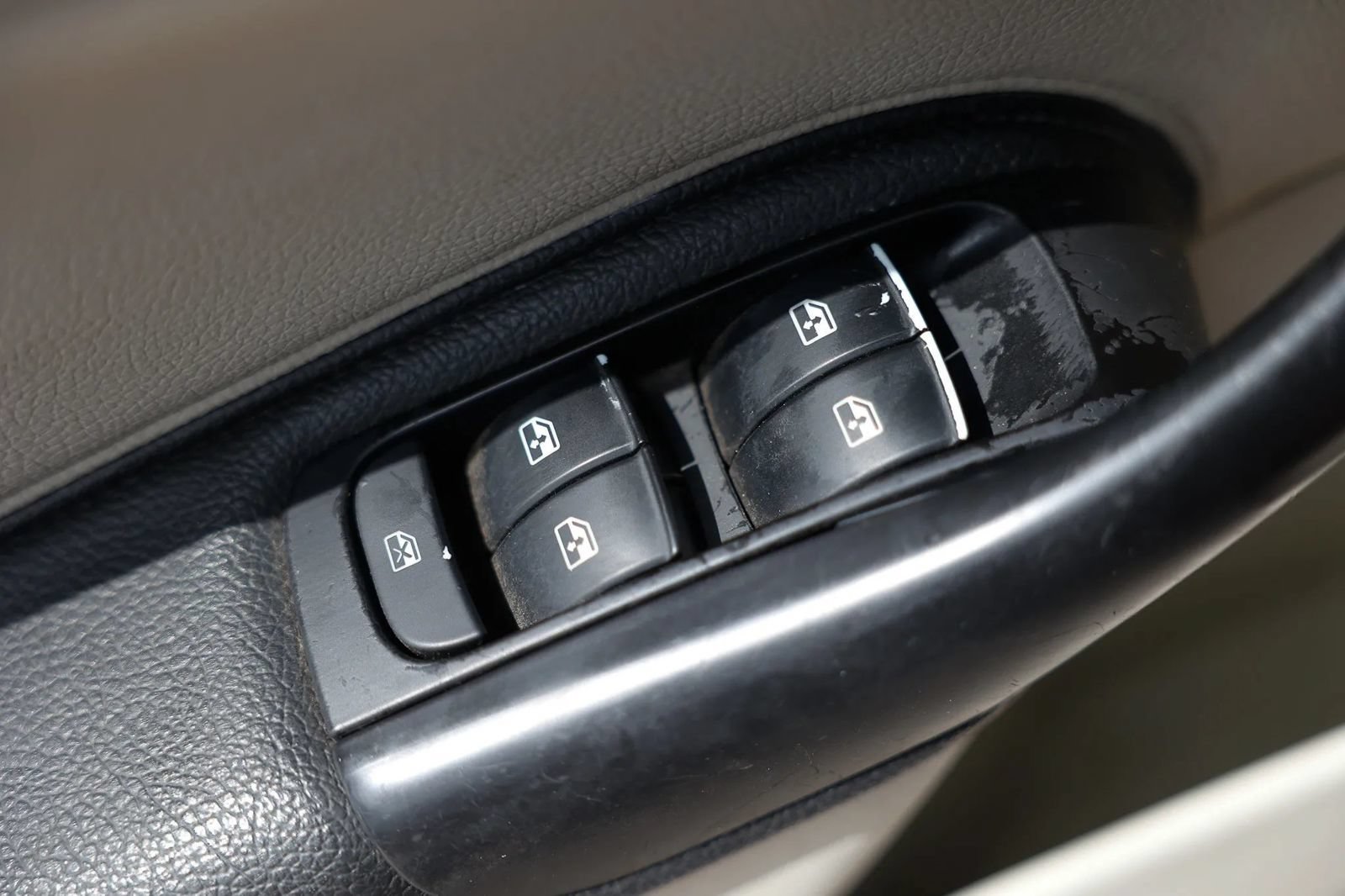 Used 2004 Saab 9-3 Aero FWD image 37
