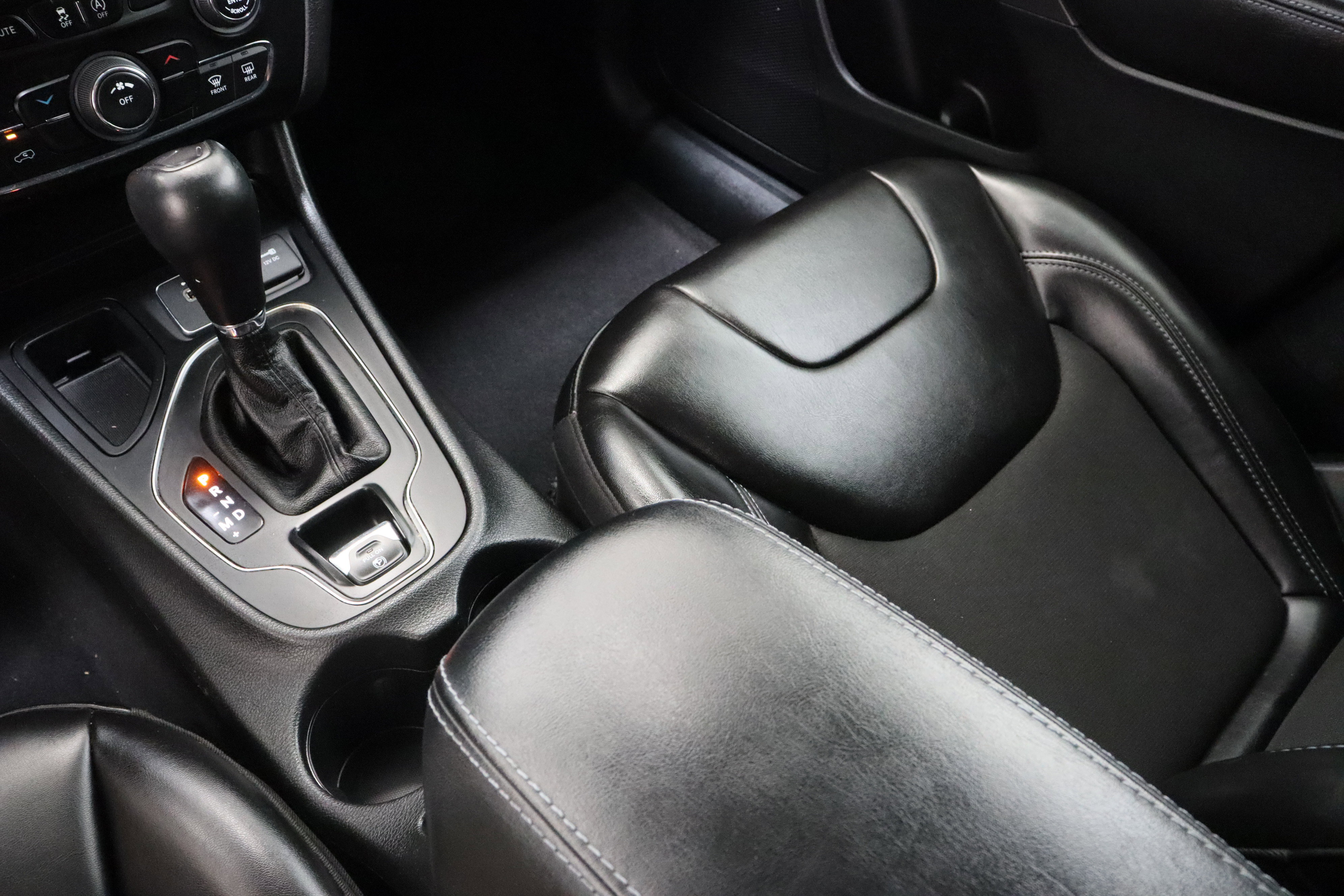 Used 2020 Jeep Cherokee Latitude Plus FWD image 17