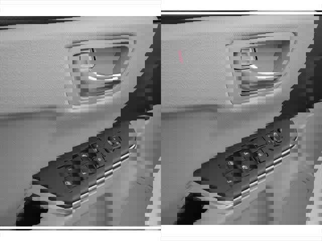 Used 2015 Toyota Camry XSE image 15