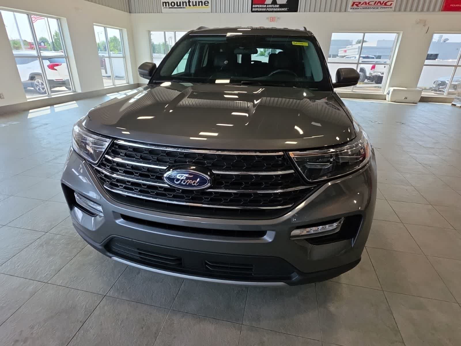 Used 2023 Ford Explorer XLT w/ Equipment Group 202A AWD/4WD image 3