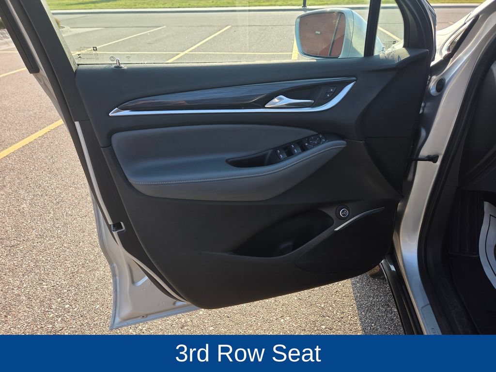 Used 2020 Buick Enclave Essence AWD/4WD image 16