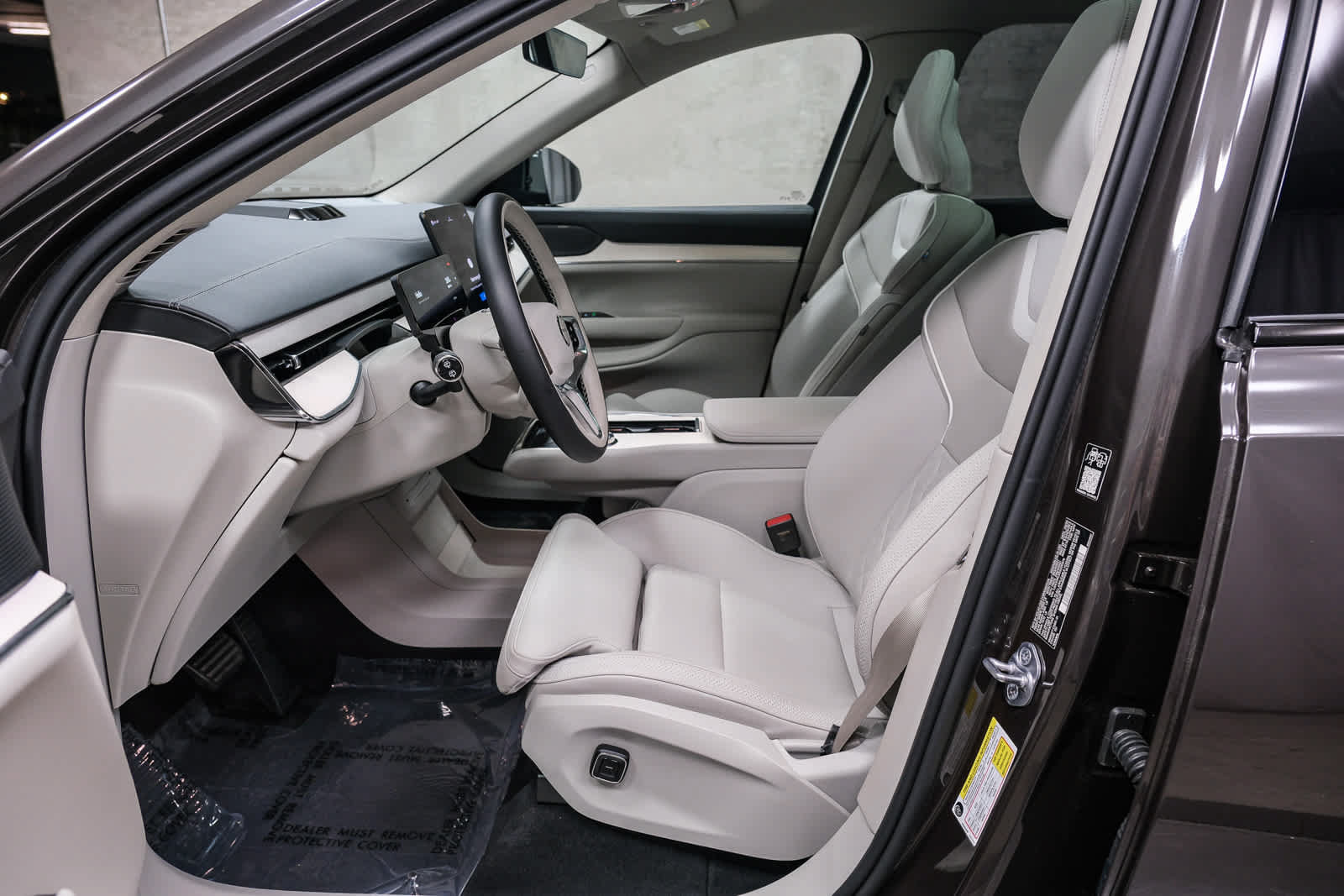 Used 2025 Volvo EX90 Ultra w/ Protection Package Premier AWD/4WD image 25