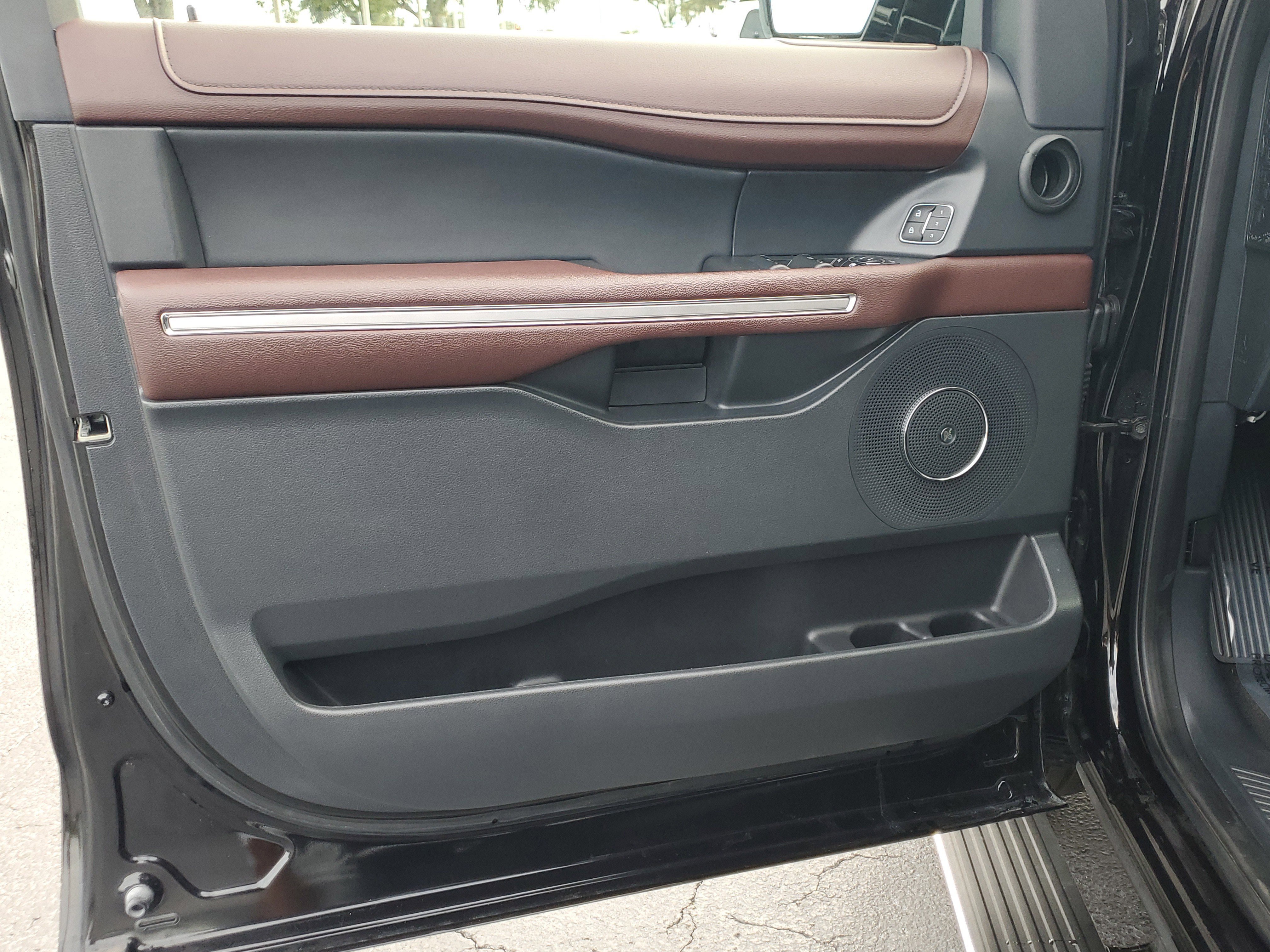 Used 2024 Ford Expedition Limited image 20