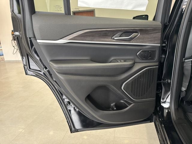New 2026 Jeep Grand Cherokee Limited AWD/4WD image 37