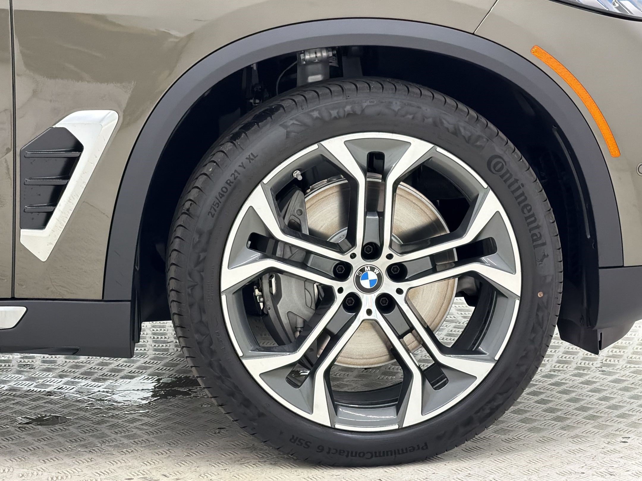 New 2026 BMW X5 xDrive50e w/ Climate Comfort Package AWD/4WD image 13