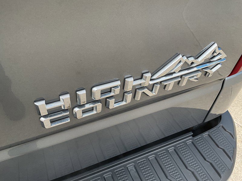 Used 2019 Chevrolet Silverado 1500 High Country w/ Technology Package image 9