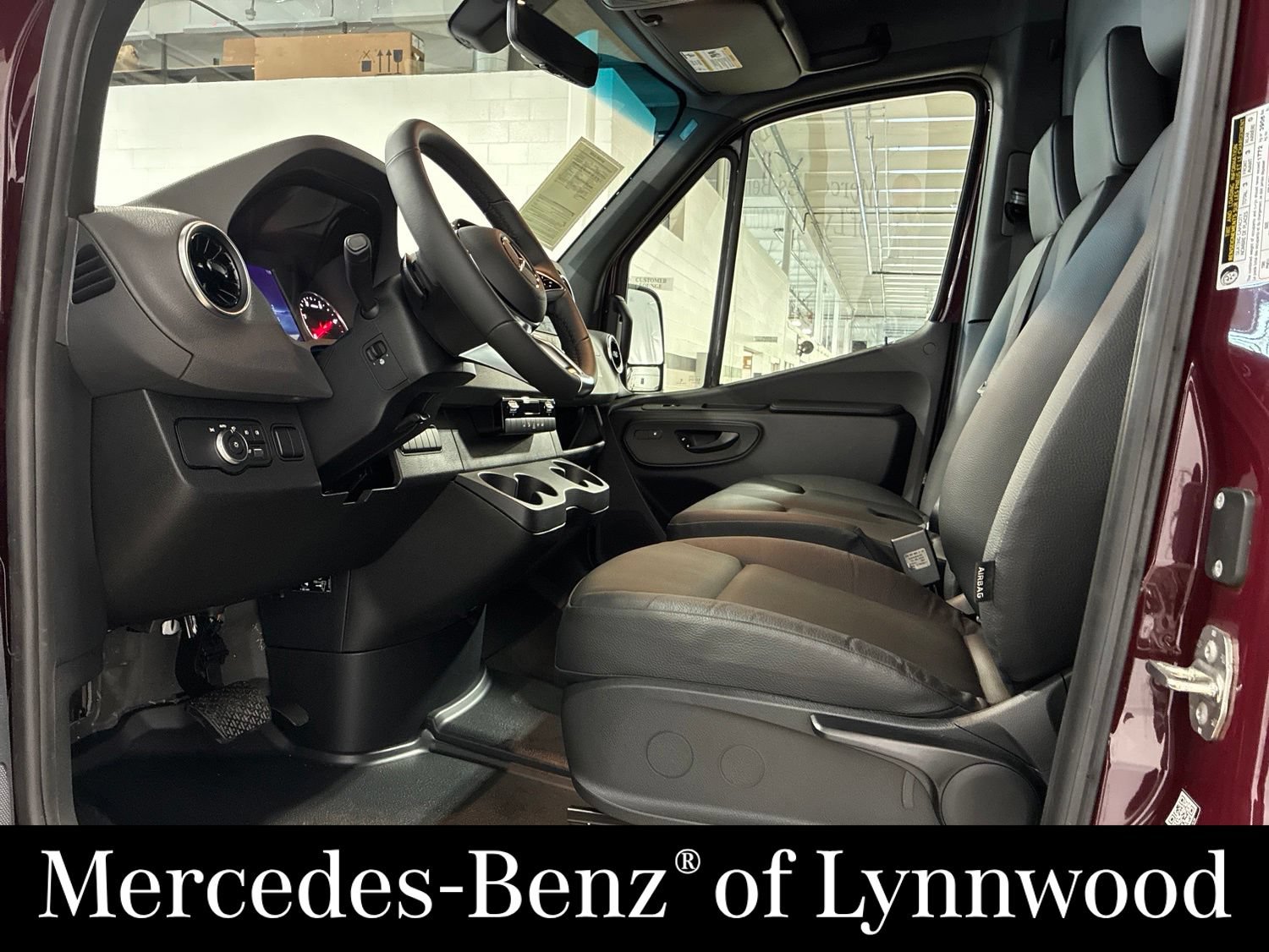 Used 2025 Mercedes-Benz Sprinter 2500 image 10
