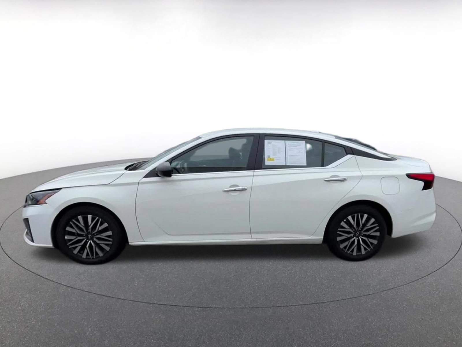 Used 2025 Nissan Altima 2.5 SV FWD image 8