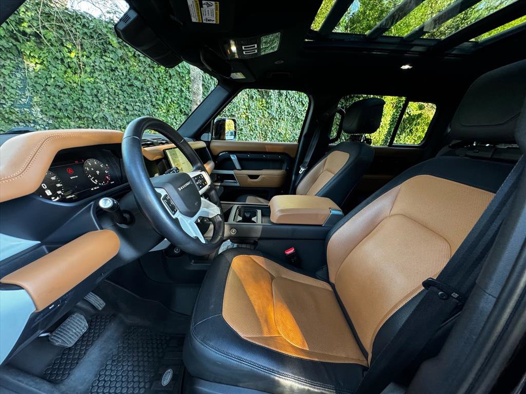 Used 2024 Land Rover Defender 130 X-Dynamic SE image 10