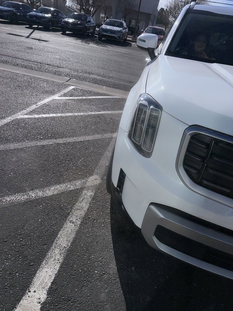 Used 2024 Kia Telluride S w/ S Sunroof Package image 3