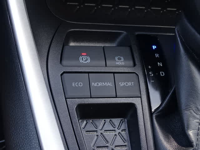 Used 2024 Toyota RAV4 XLE FWD image 34