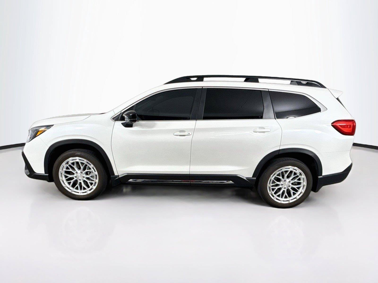 Used 2025 Subaru Ascent Limited AWD/4WD image 2