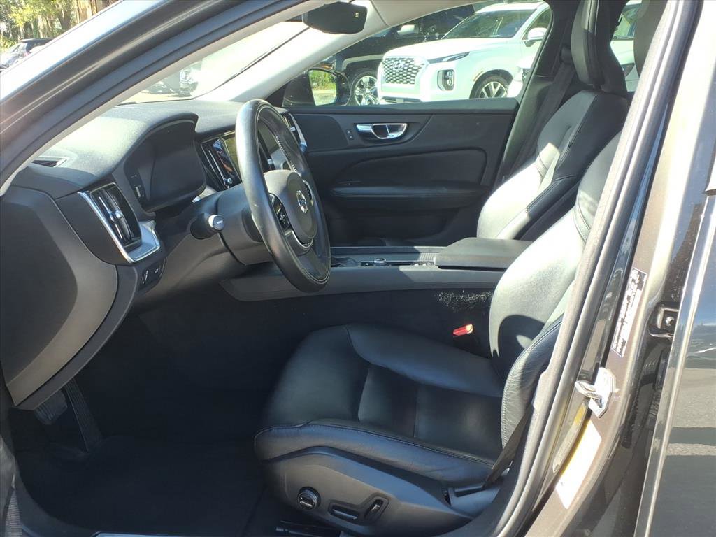 Used 2019 Volvo S60 T6 Momentum w/ Premium Package image 13