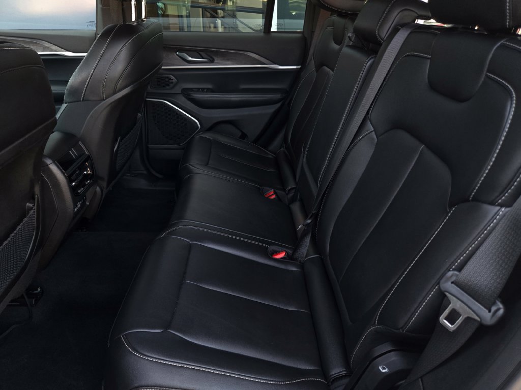Used 2024 Jeep Grand Cherokee Limited 4xe AWD/4WD image 14