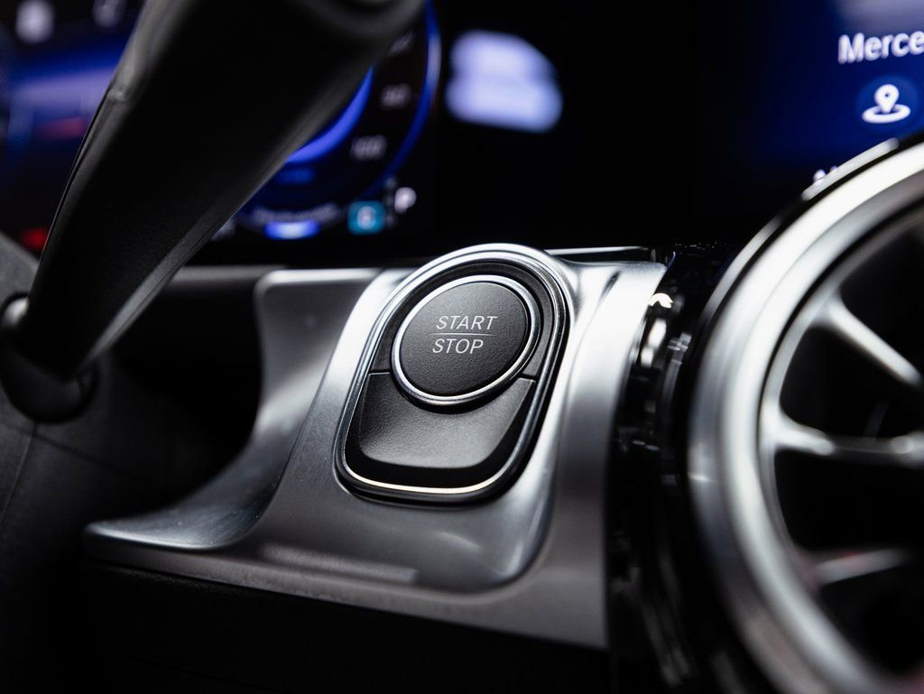 Used 2024 Mercedes-Benz EQB 350 4MATIC SUV image 16