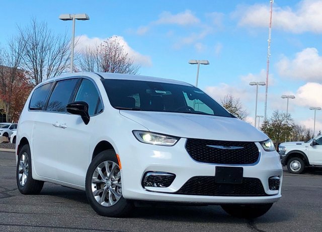 New 2026 Chrysler Pacifica Select image 1