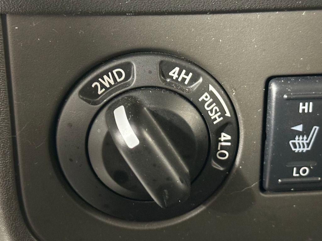 Used 2015 Nissan Xterra PRO-4X w/ Pro-4x Leather Package AWD/4WD image 32