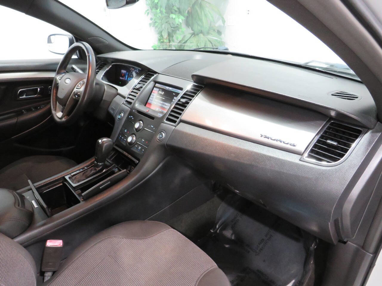 Used 2015 Ford Taurus SEL w/ Equipment Group 201A FWD image 9