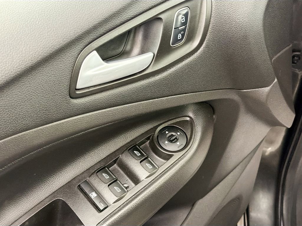 Used 2017 Ford Escape SE image 17