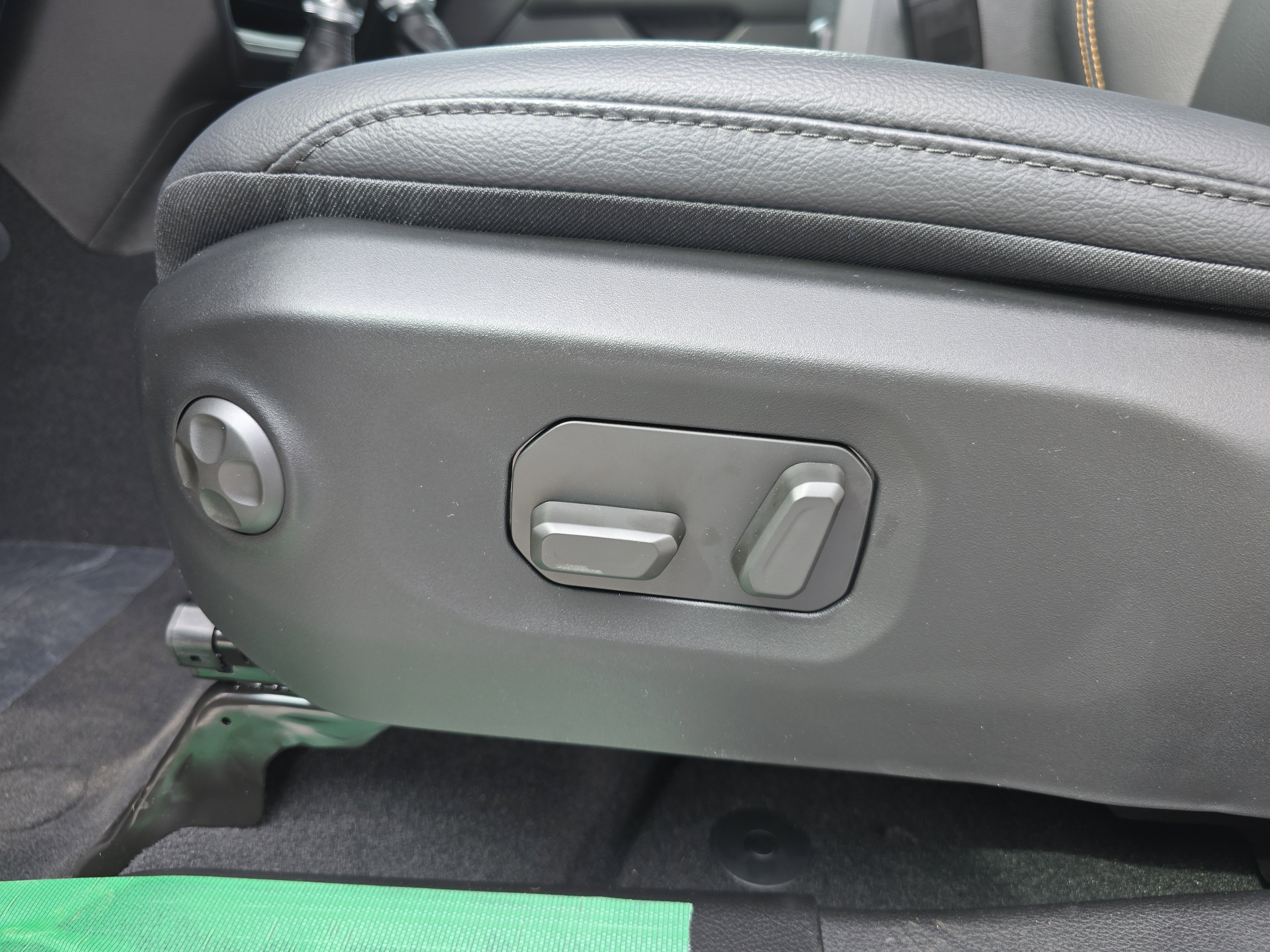 New 2025 Jeep Gladiator Sport w/ Premium Package image 14