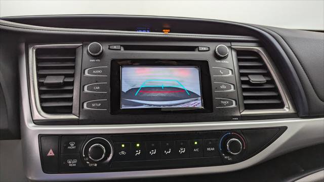 Used 2019 Toyota Highlander LE image 27