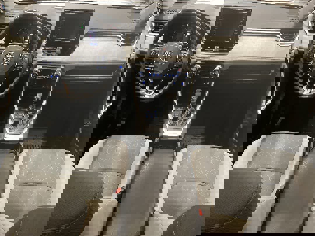 Used 2021 Toyota RAV4 XLE w/ Convenience Package image 20