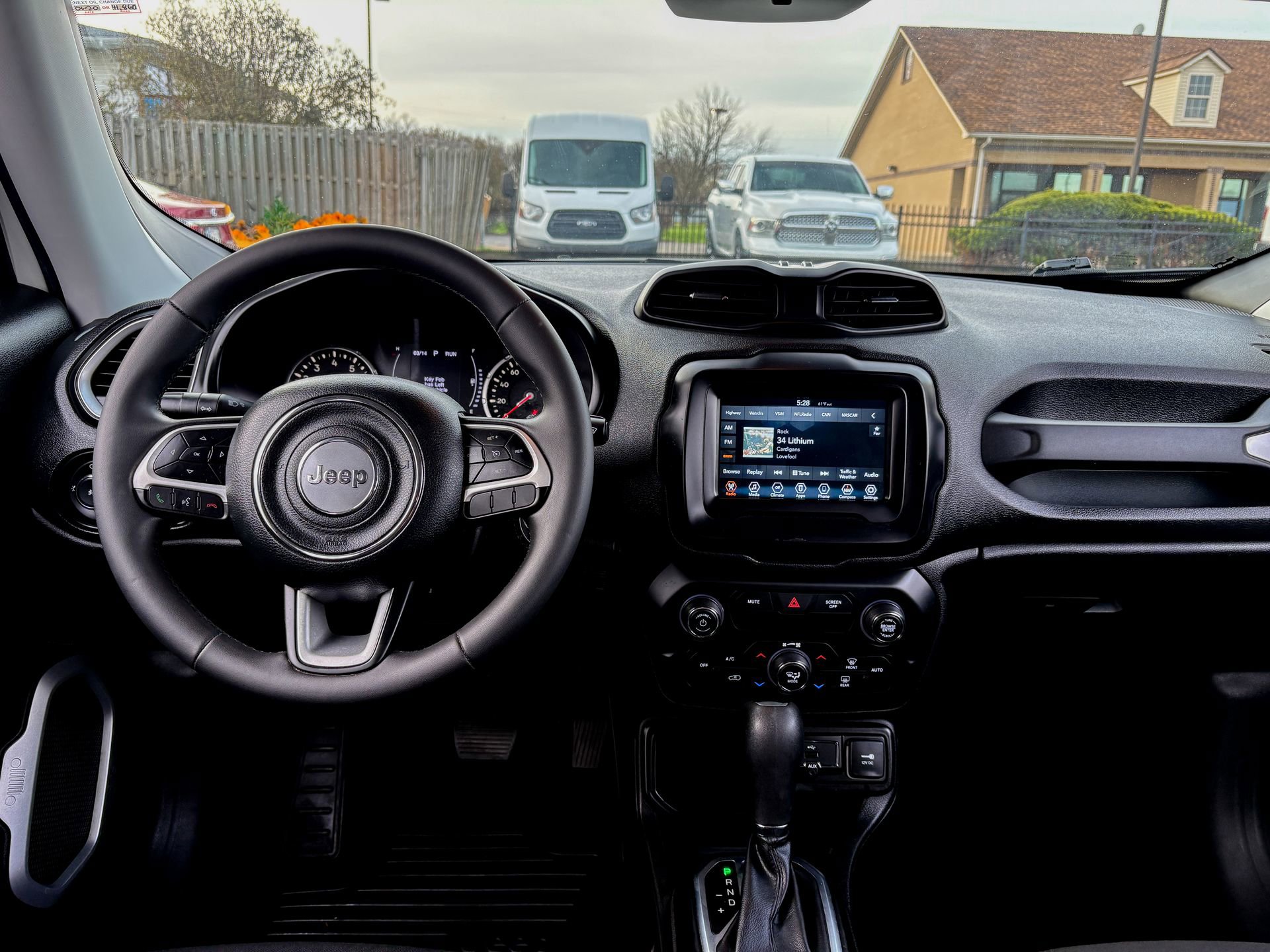 Used 2018 Jeep Renegade Latitude image 21