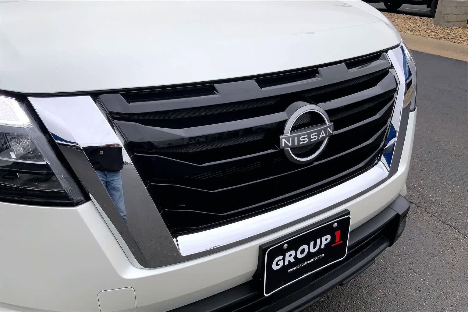 Used 2024 Nissan Pathfinder SV FWD image 30