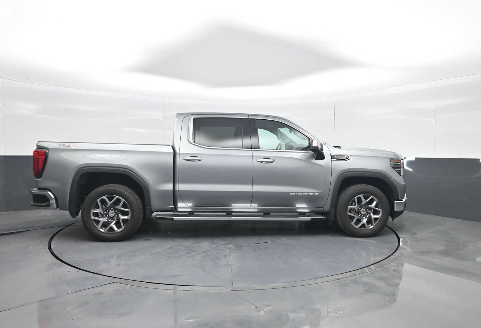 Used 2024 GMC Sierra 1500 SLT w/ SLT Premium Plus Package AWD/4WD image 9