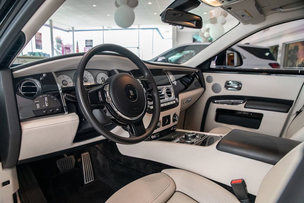 Used 2018 Rolls-Royce Ghost image 20