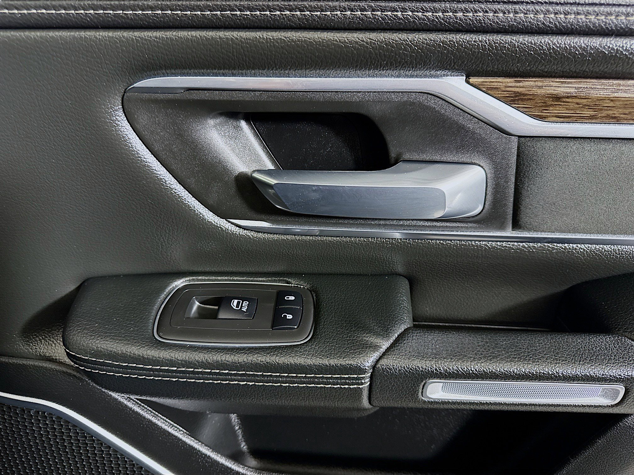 Used 2019 RAM 1500 Laramie image 31