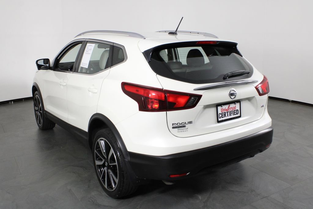 Certified 2017 Nissan Rogue Sport SL FWD image 5